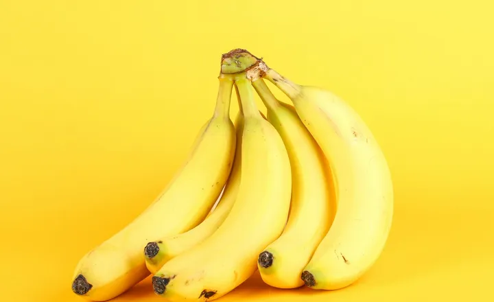 Quem tem diabetes precisa cortar banana? O detalhe está menos na fruta e mais no conjunto