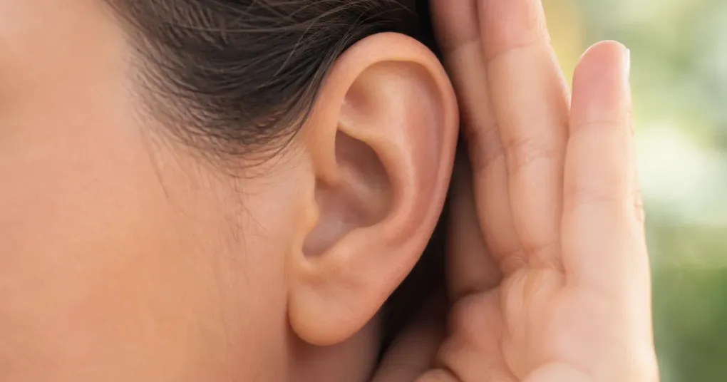 Você aumenta o volume sem perceber? 6 sinais de mudança na audição